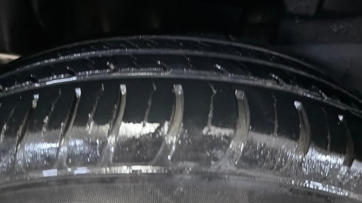 2019 Maruti Swift VXI AMT, Petrol, Automatic, 32,624 km, Right Rear Tyre Tread
