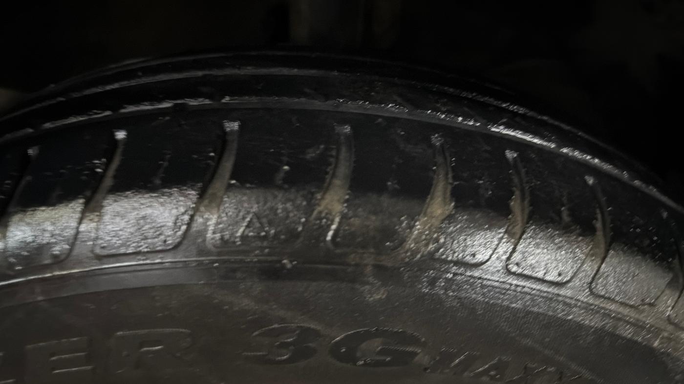 2019 Maruti Swift VXI AMT, Petrol, Automatic, 32,624 km, Right Front Tyre Tread