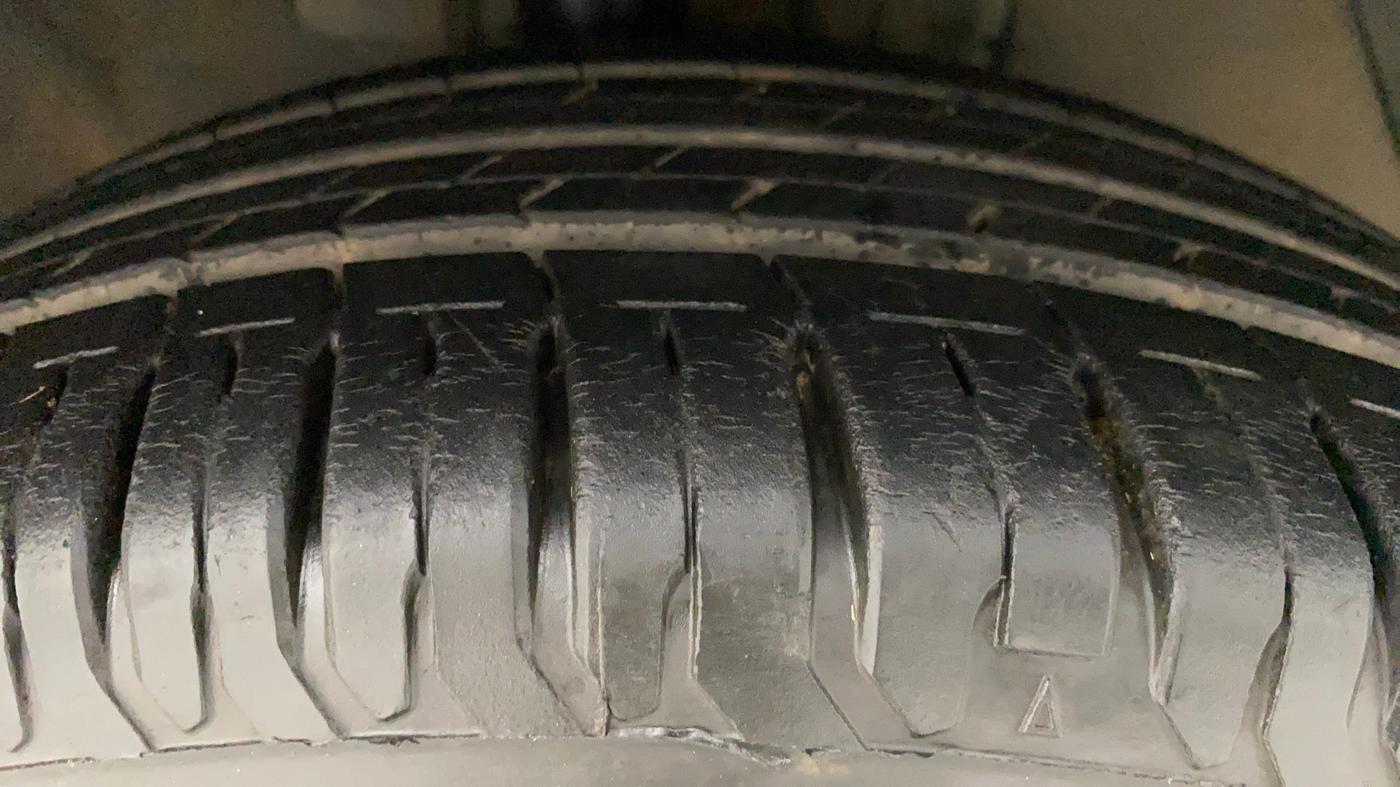2013 Hyundai i20 SPORTZ 1.2, Petrol, Manual, 39,212 km, Right Front Tyre Tread