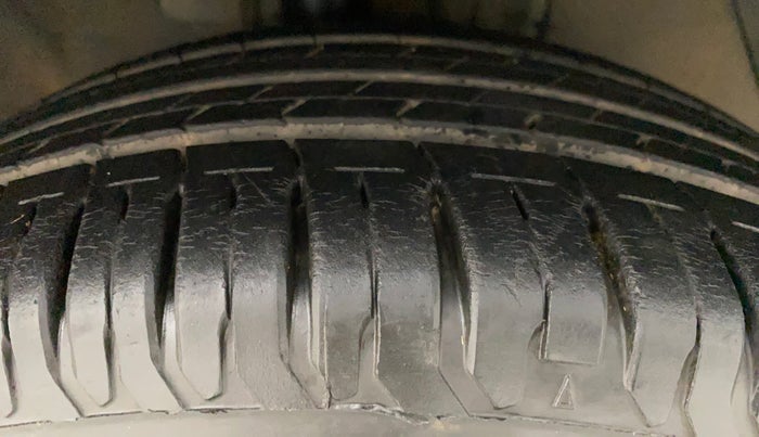 2013 Hyundai i20 SPORTZ 1.2, Petrol, Manual, 39,212 km, Right Front Tyre Tread