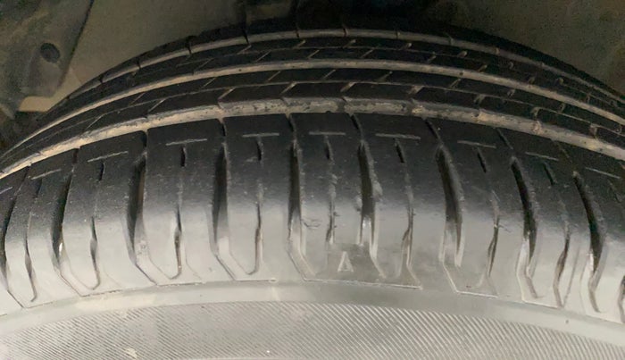 2013 Hyundai i20 SPORTZ 1.2, Petrol, Manual, 39,212 km, Left Front Tyre Tread