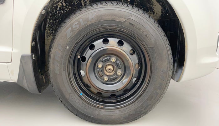 2010 Maruti Swift VXI, Petrol, Manual, 60,600 km, Right Front Wheel