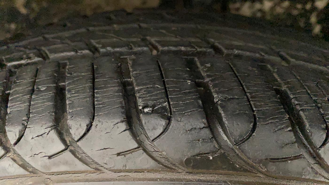 2010 Maruti Swift VXI, Petrol, Manual, 60,600 km, Left Front Tyre Tread