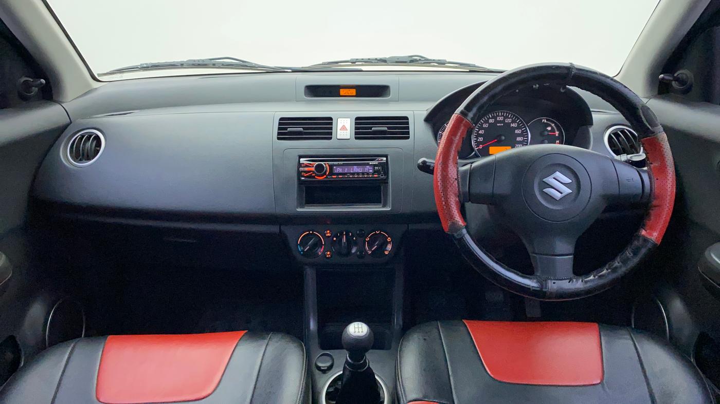 2010 Maruti Swift VXI, Petrol, Manual, 60,600 km, Dashboard