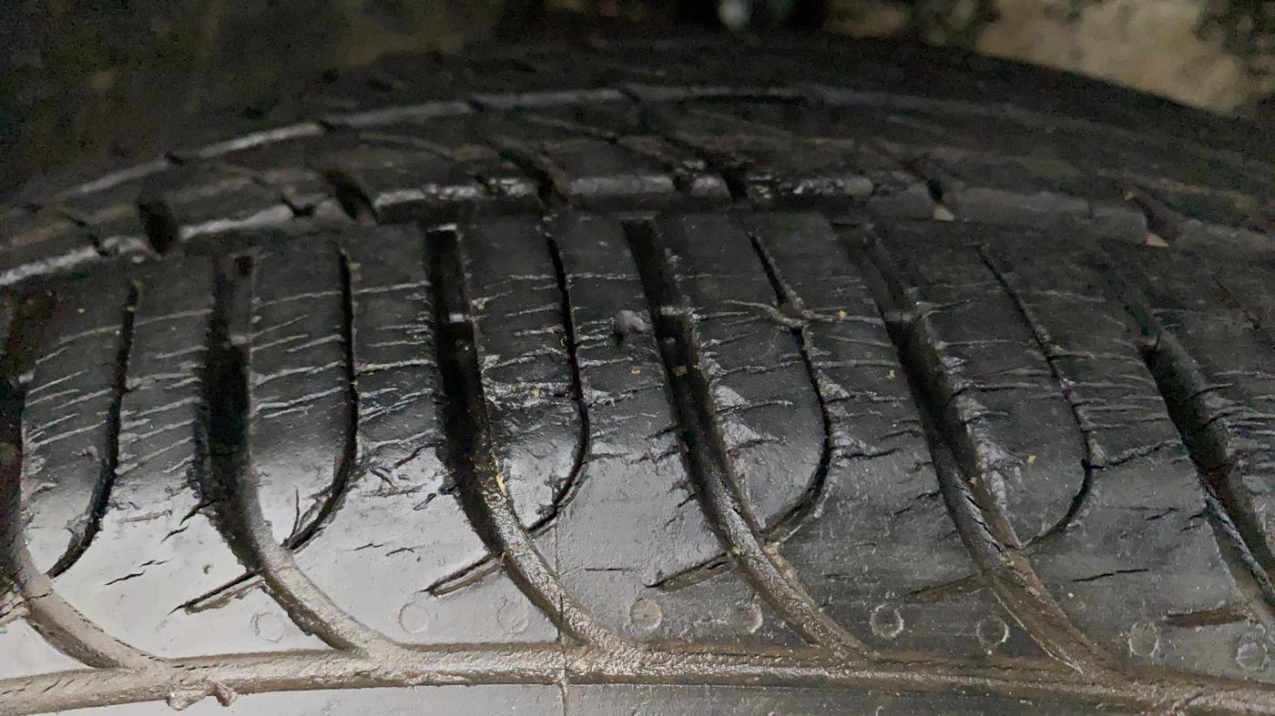 2010 Maruti Swift VXI, Petrol, Manual, 60,600 km, Right Front Tyre Tread