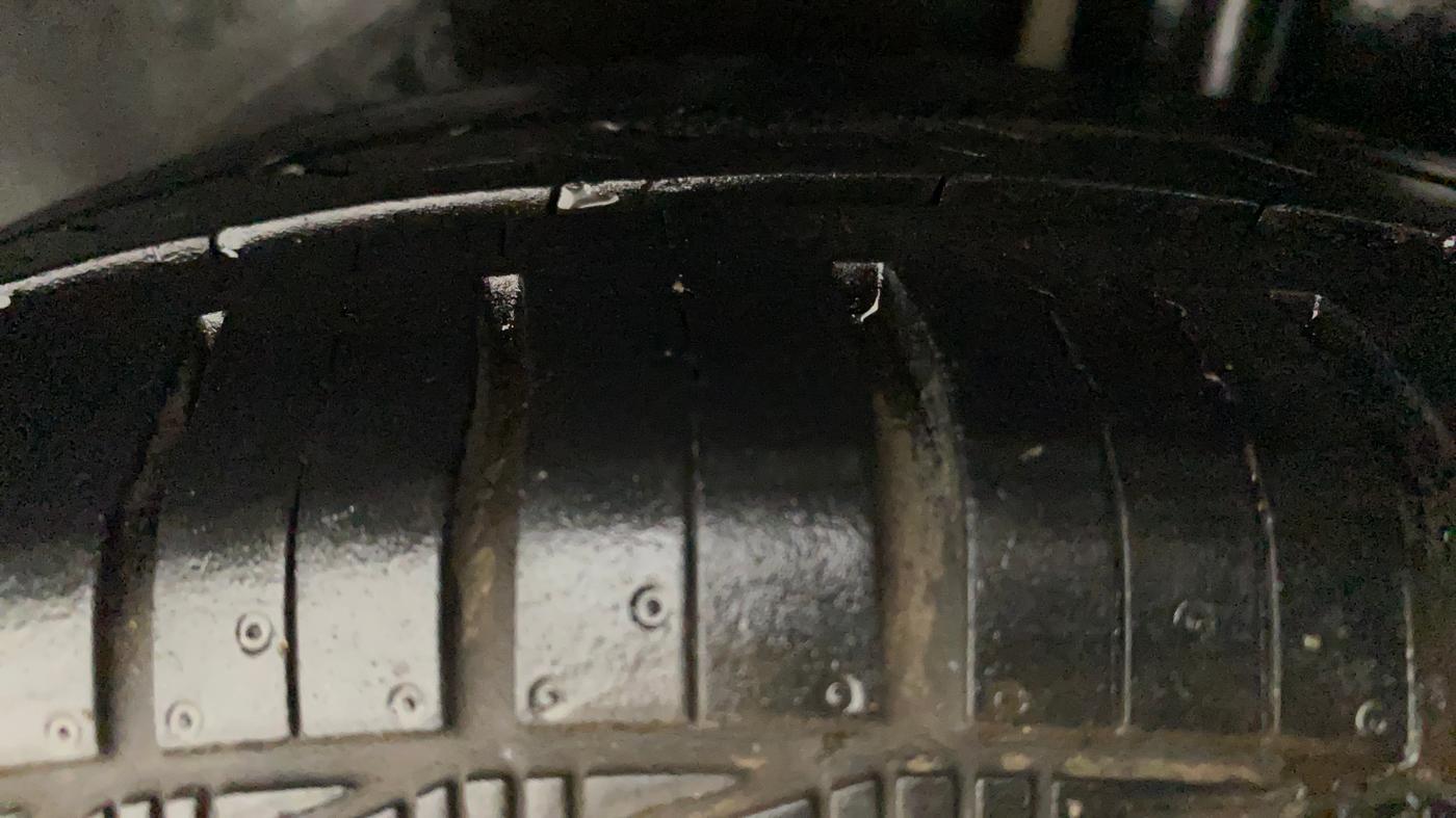 2010 Maruti Swift VXI, Petrol, Manual, 60,600 km, Left Rear Tyre Tread