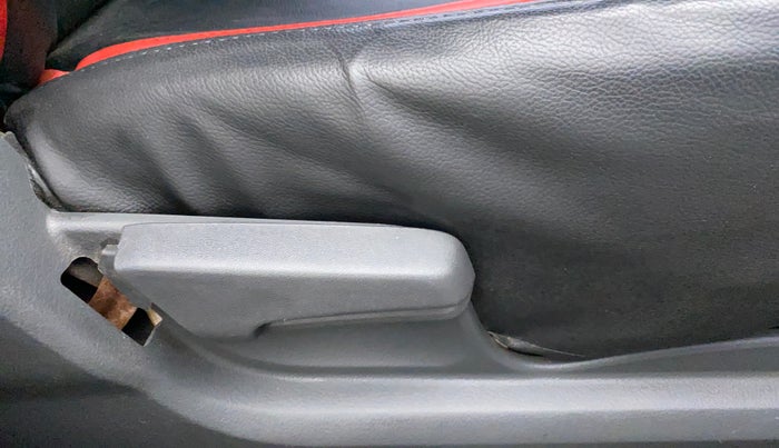 2010 Maruti Swift VXI, Petrol, Manual, 60,600 km, Driver Side Adjustment Panel