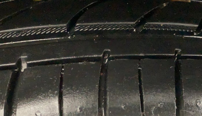 2018 Maruti Swift VXI, Petrol, Manual, 67,869 km, Right Rear Tyre Tread