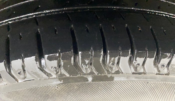 2016 Hyundai i10 SPORTZ 1.1, Petrol, Manual, 53,551 km, Right Front Tyre Tread