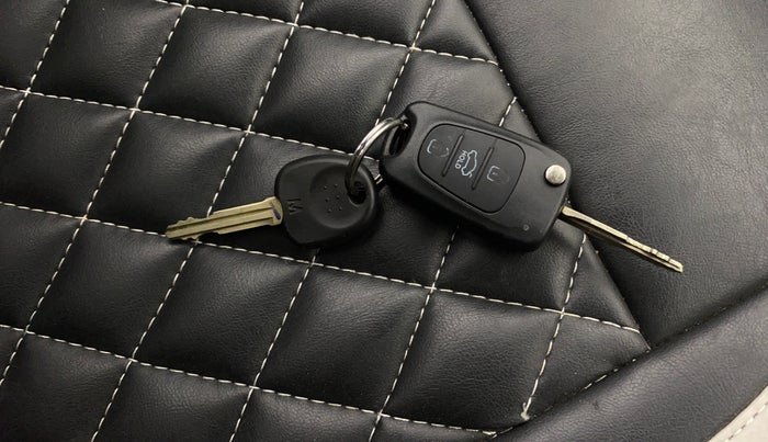 2016 Hyundai i10 SPORTZ 1.1, Petrol, Manual, 53,551 km, Key Close Up