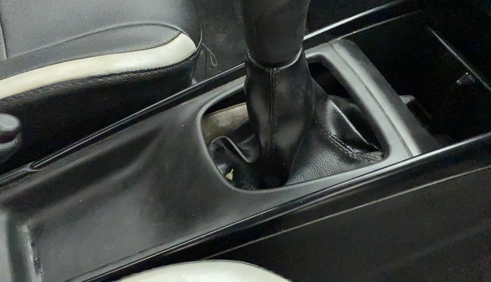 2017 Maruti Baleno SIGMA PETROL 1.2, Petrol, Manual, 45,731 km, Gear lever - Boot Cover minor damage