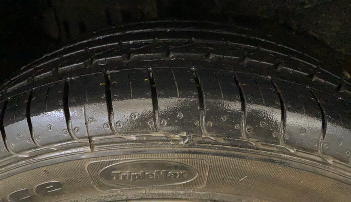 2020 Tata NEXON XE PETROL, Petrol, Manual, 37,436 km, Right Rear Tyre Tread