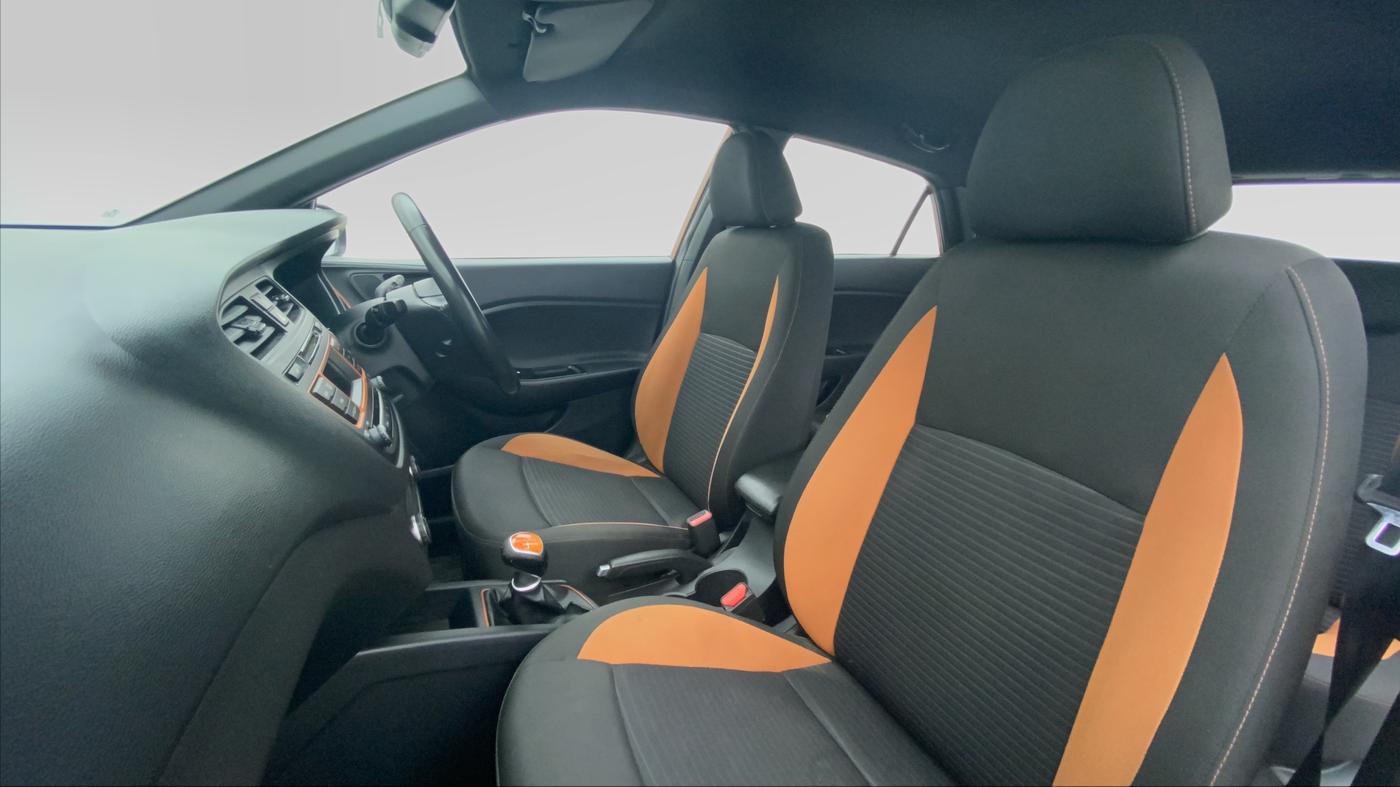 2015 Hyundai i20 Active 1.4 SX, Diesel, Manual, 81,878 km, Right Side Front Door Cabin View
