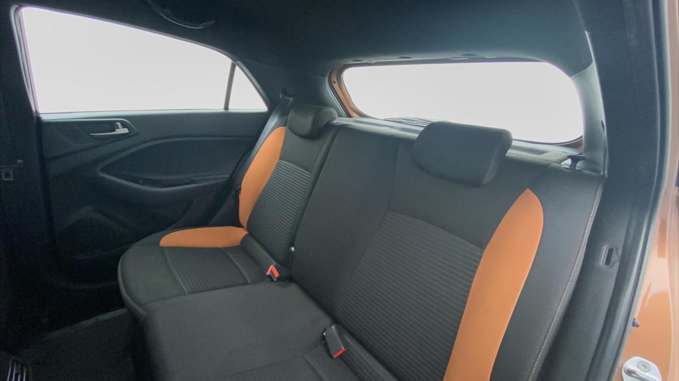 2015 Hyundai i20 Active 1.4 SX, Diesel, Manual, 81,878 km, Right Side Door Cabin View