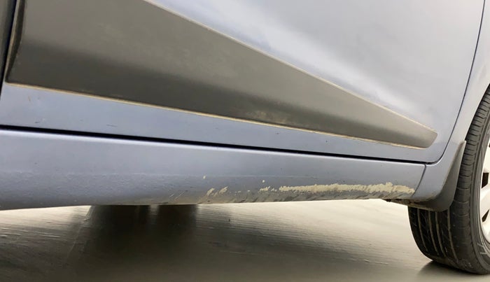 2015 Hyundai Xcent S (O) 1.2, Petrol, Manual, 88,423 km, Right running board - Paint has minor damage