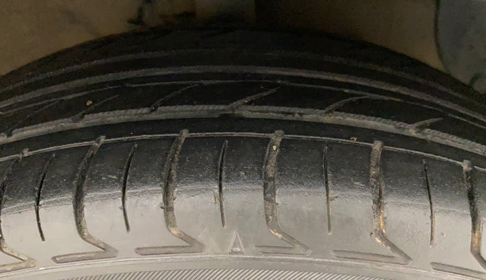 2015 Hyundai Xcent S (O) 1.2, Petrol, Manual, 88,423 km, Right Front Tyre Tread