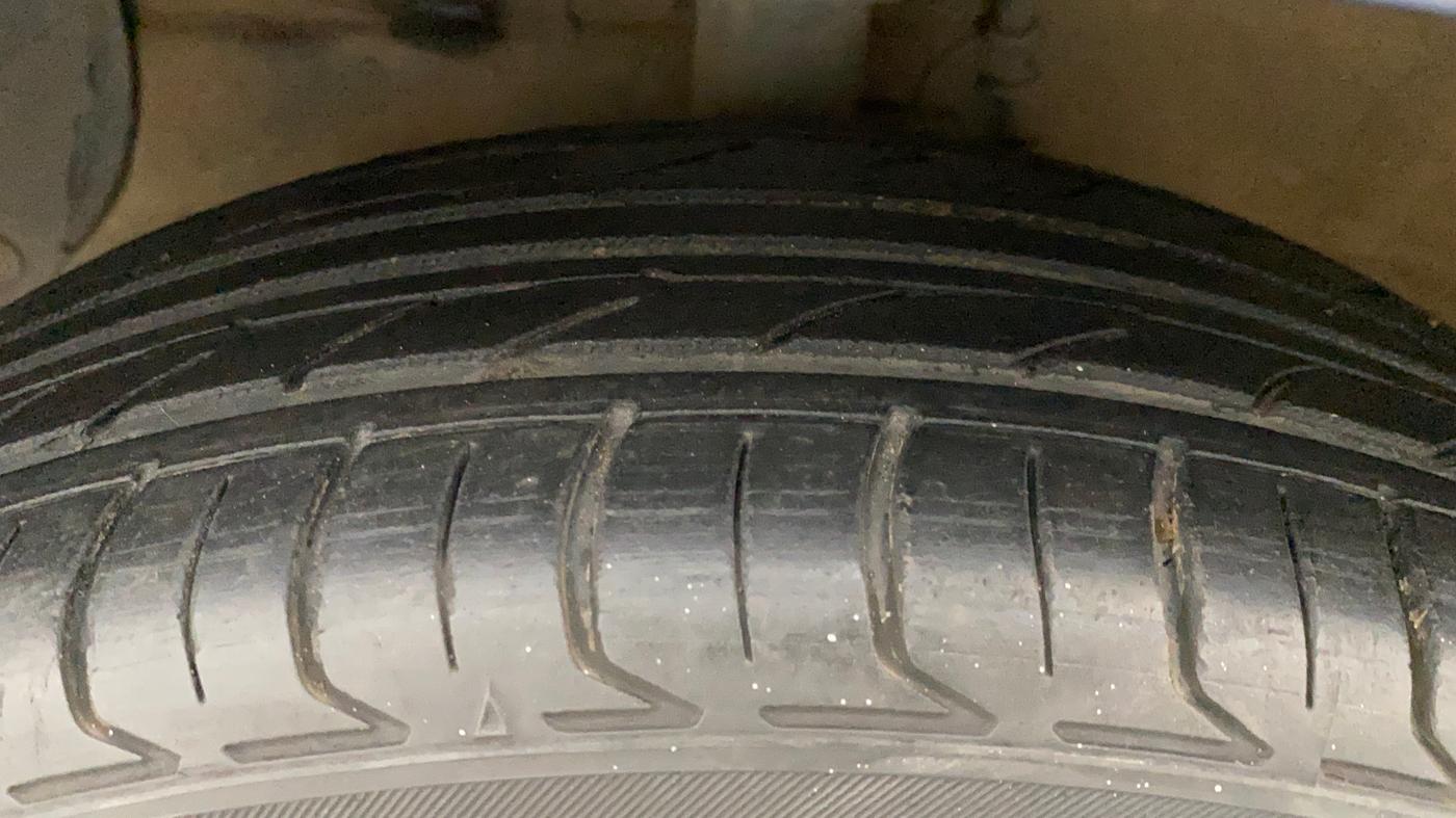 2015 Hyundai Xcent S (O) 1.2, Petrol, Manual, 88,423 km, Left Front Tyre Tread