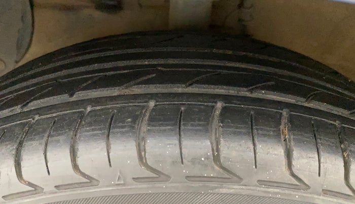 2015 Hyundai Xcent S (O) 1.2, Petrol, Manual, 88,423 km, Left Front Tyre Tread