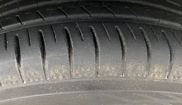 2017 Honda Jazz 1.2L I-VTEC SV, Petrol, Manual, 77,635 km, Right Front Tyre Tread