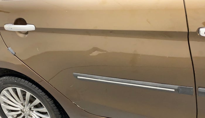 2016 Maruti Ciaz ZXI+ AT, Petrol, Automatic, 84,375 km, Right rear door - Minor scratches