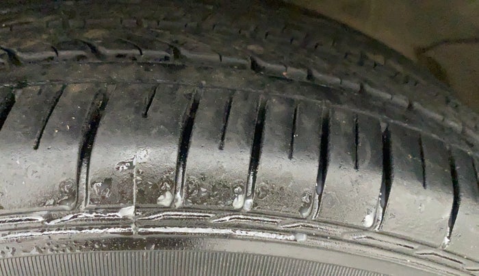 2016 Maruti Ciaz ZXI+ AT, Petrol, Automatic, 84,375 km, Right Rear Tyre Tread