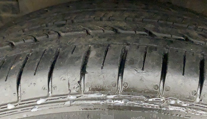 2016 Maruti Ciaz ZXI+ AT, Petrol, Automatic, 84,375 km, Left Front Tyre Tread