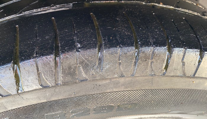 2017 Ford Figo Aspire TITANIUM1.5 DIESEL, Diesel, Manual, 85,825 km, Right Rear Tyre Tread