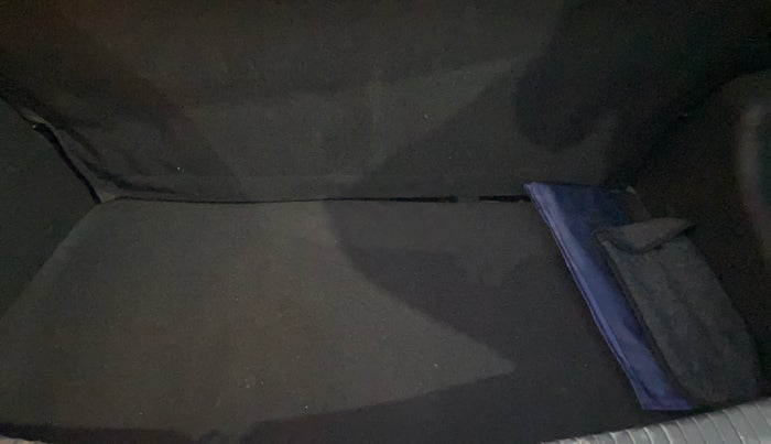 2016 Hyundai Grand i10 ASTA 1.2 KAPPA VTVT, Petrol, Manual, 76,742 km, Boot Inside