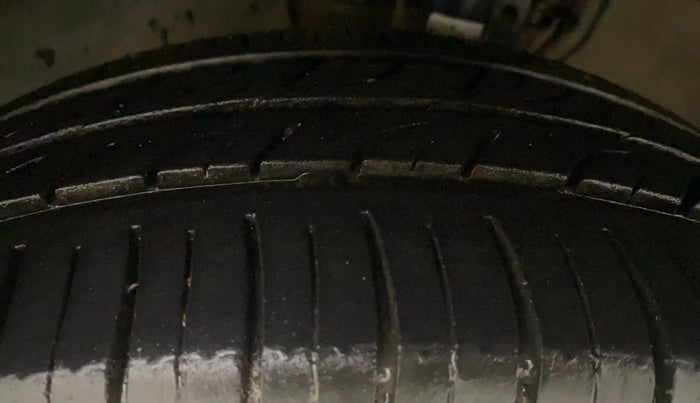2016 Volkswagen Ameo HIGHLINE1.2L, Petrol, Manual, 40,904 km, Left Front Tyre Tread