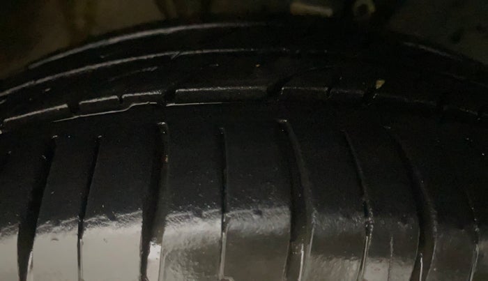 2016 Volkswagen Ameo HIGHLINE1.2L, Petrol, Manual, 40,904 km, Right Front Tyre Tread