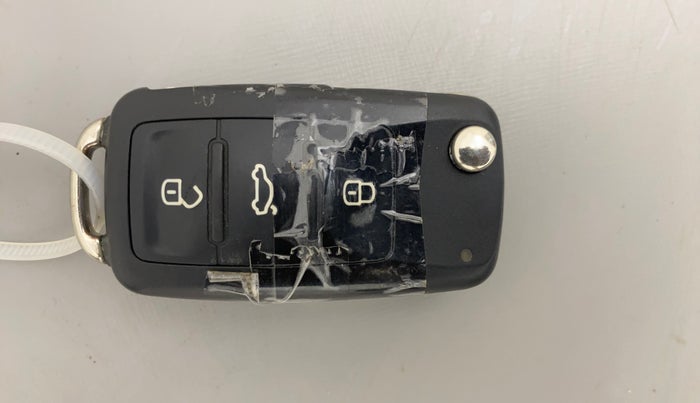 2016 Volkswagen Ameo HIGHLINE1.2L, Petrol, Manual, 40,904 km, Key Close Up