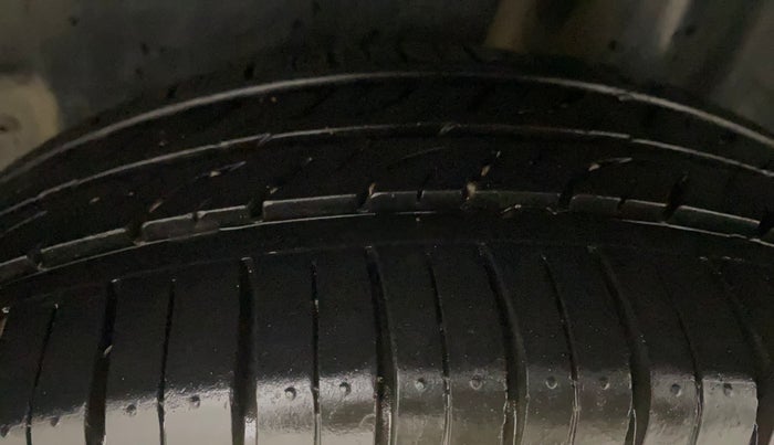 2016 Volkswagen Ameo HIGHLINE1.2L, Petrol, Manual, 40,904 km, Left Rear Tyre Tread