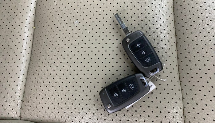 2018 Hyundai Verna 1.6 VTVT SX, Petrol, Manual, 92,675 km, Key Close Up