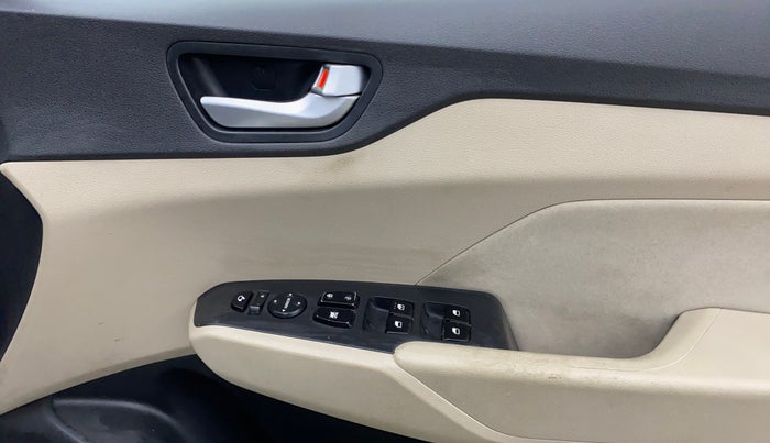 2018 Hyundai Verna 1.6 VTVT SX, Petrol, Manual, 92,675 km, Driver Side Door Panels Control