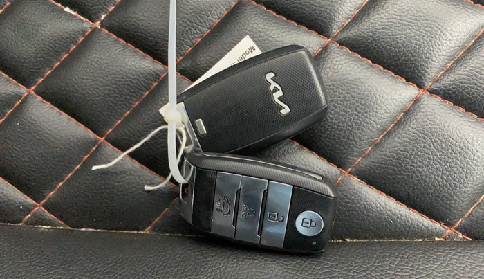 2021 KIA SONET HTX 1.0 IMT, Petrol, Manual, 33,231 km, Key Close Up