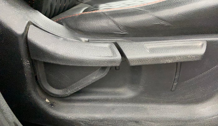 2021 KIA SONET HTX 1.0 IMT, Petrol, Manual, 33,231 km, Driver Side Adjustment Panel