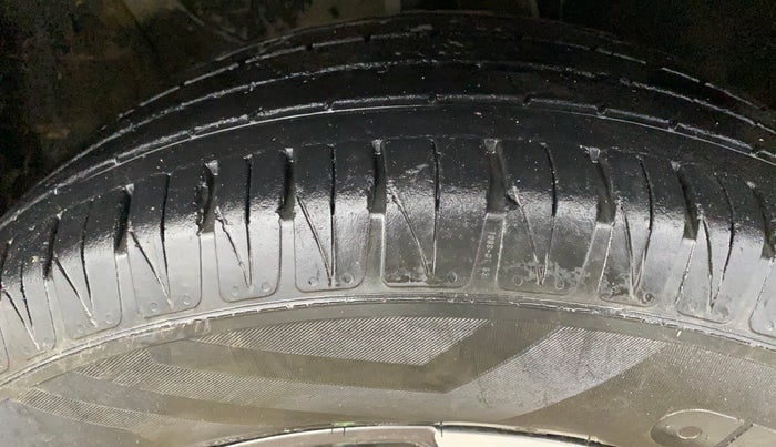 2021 KIA SONET HTX 1.0 IMT, Petrol, Manual, 33,231 km, Right Front Tyre Tread