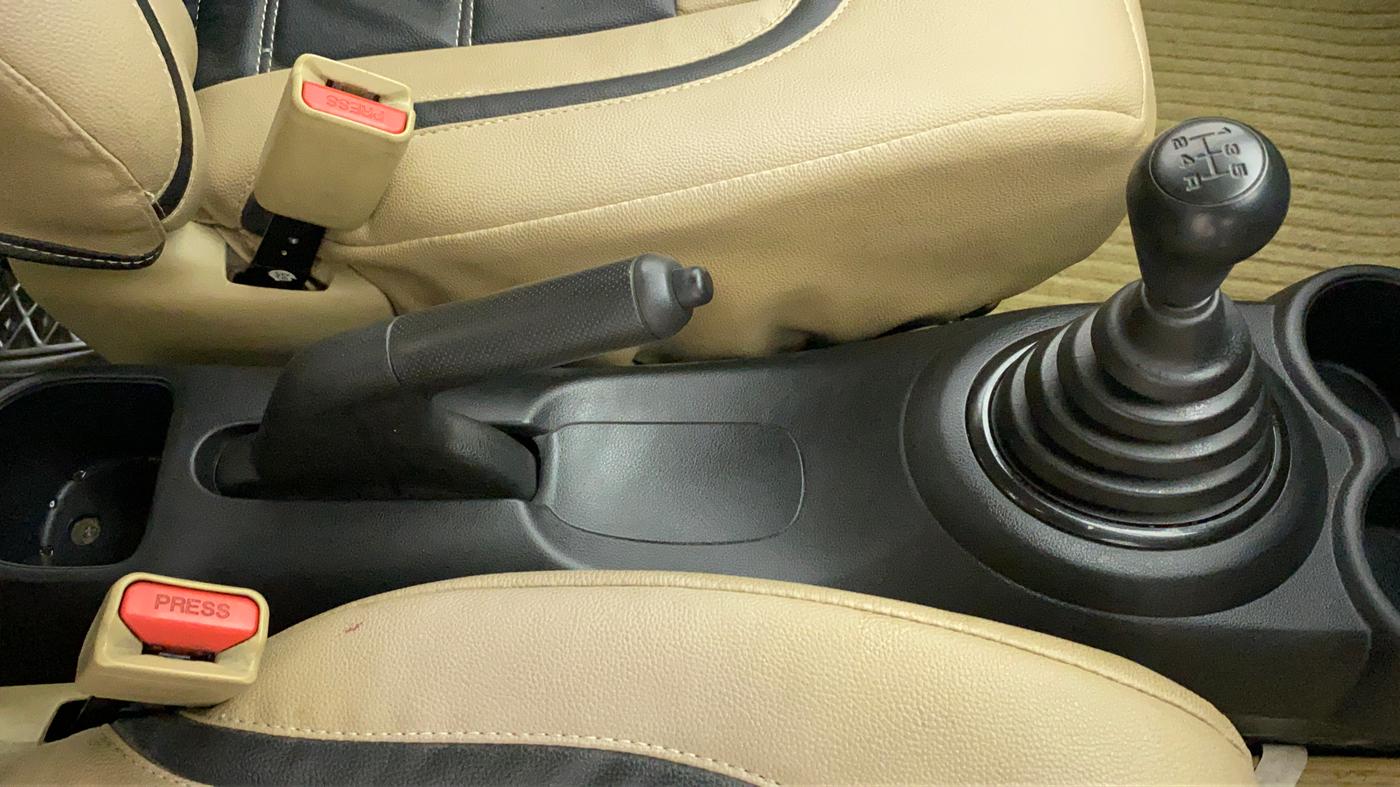 2015 Honda Brio E MT, Petrol, Manual, 20,553 km, Gear Lever
