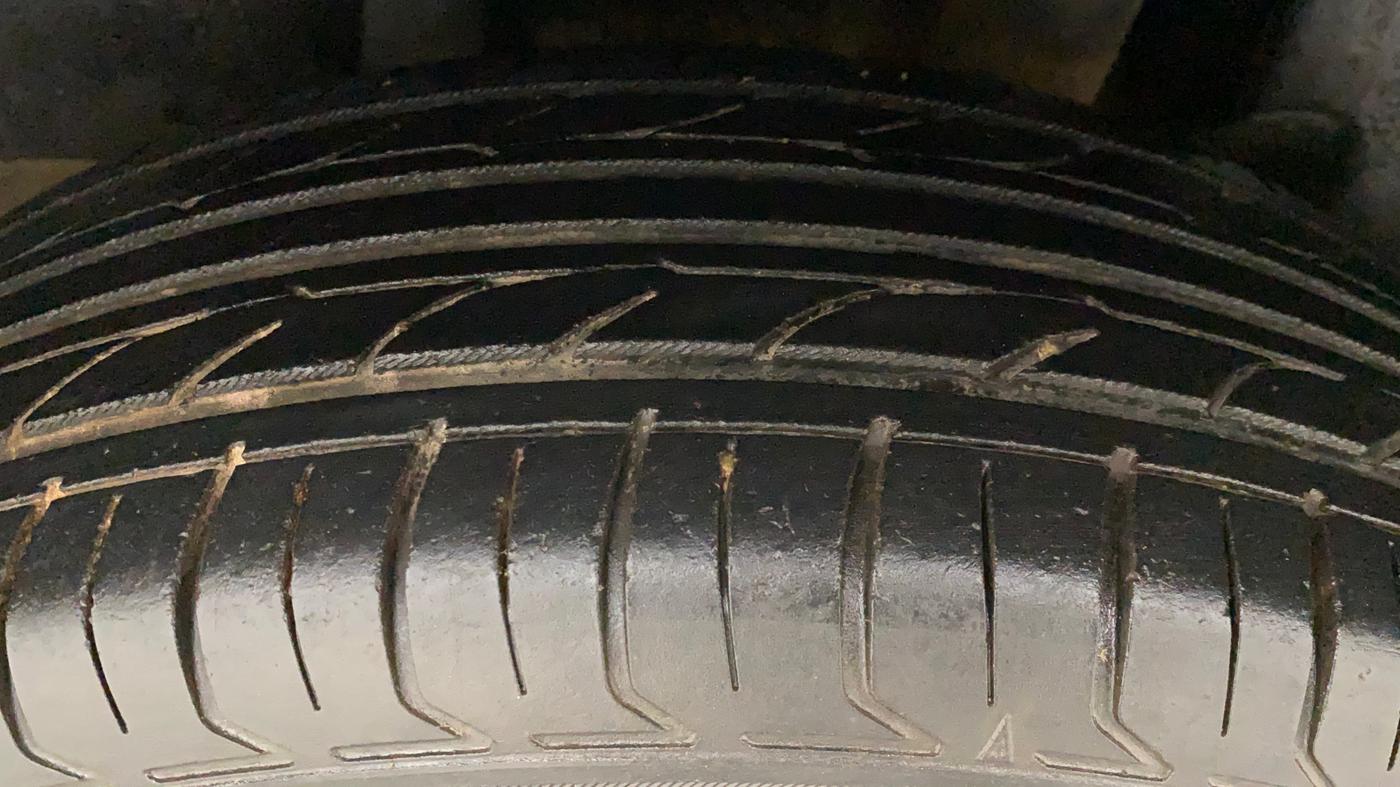 2021 Maruti Swift VXI, Petrol, Manual, 32,017 km, Left Rear Tyre Tread