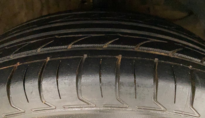 2021 Maruti Swift VXI, Petrol, Manual, 32,017 km, Right Front Tyre Tread