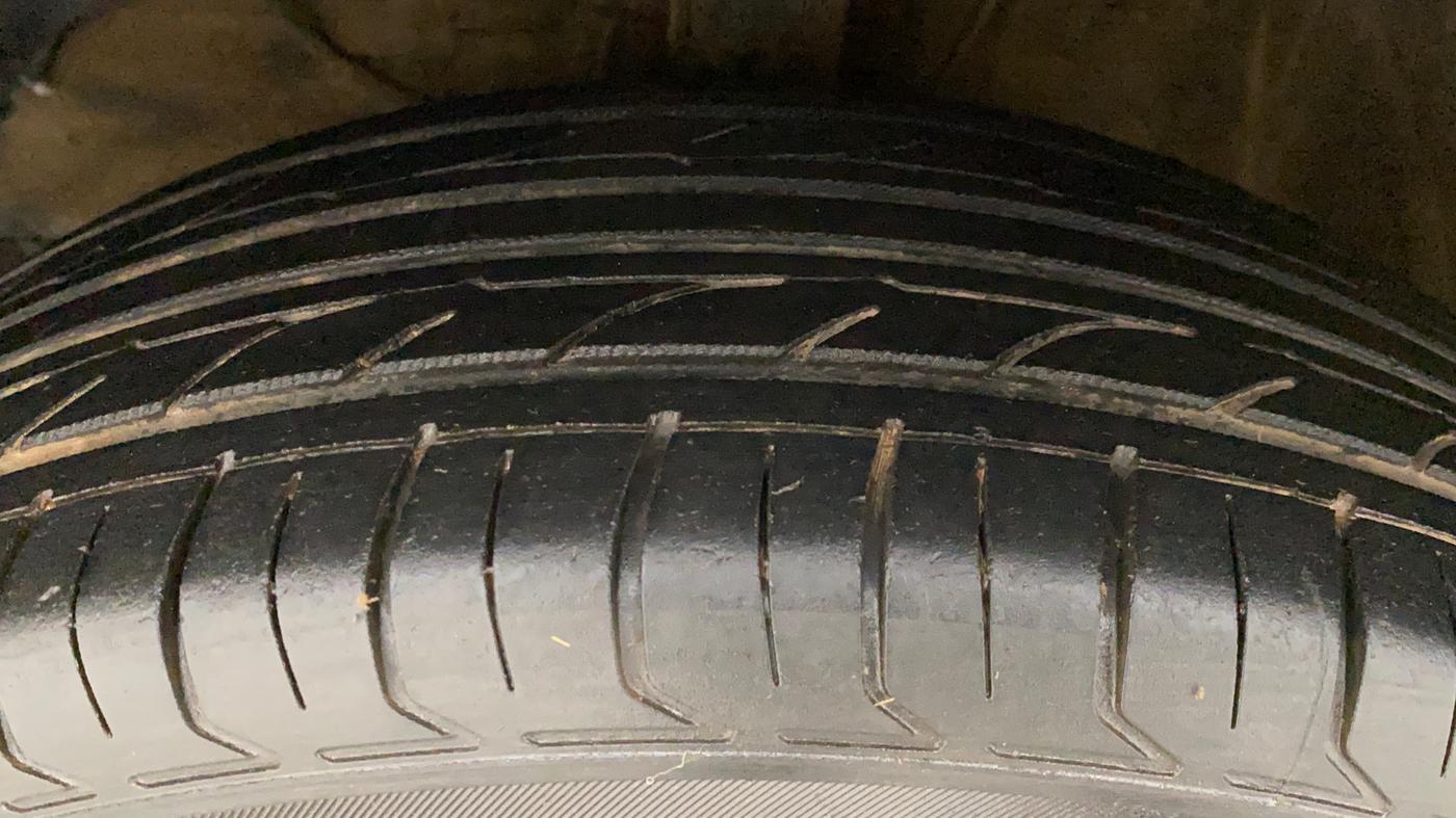 2021 Maruti Swift VXI, Petrol, Manual, 32,017 km, Left Front Tyre Tread