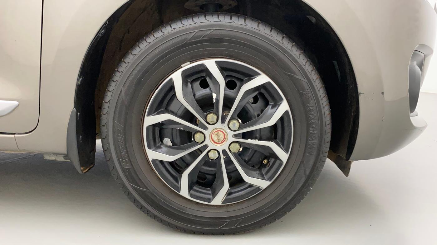 2021 Maruti Swift VXI, Petrol, Manual, 32,017 km, Right Front Wheel