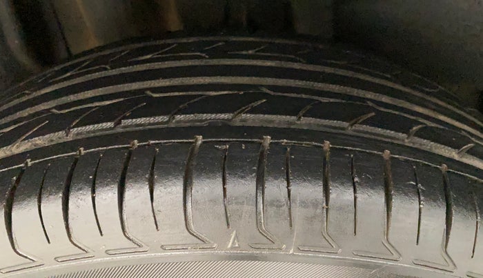 2021 Maruti Swift VXI, Petrol, Manual, 32,017 km, Right Rear Tyre Tread
