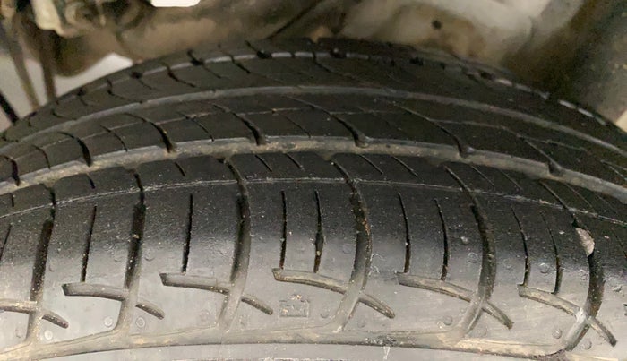 2018 Mahindra KUV 100 NXT K6+ P 6 STR, Petrol, Manual, 25,611 km, Left Rear Tyre Tread