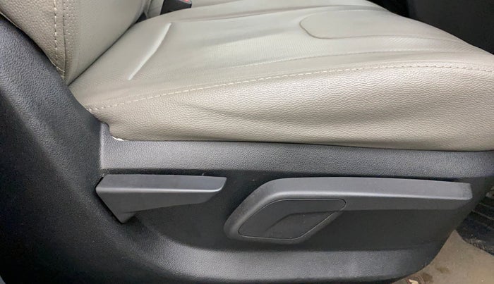 2018 Mahindra KUV 100 NXT K6+ P 6 STR, Petrol, Manual, 25,611 km, Driver Side Adjustment Panel