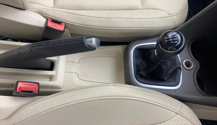 2013 Volkswagen Vento HIGHLINE DIESEL 1.6, Diesel, Manual, 70,042 km, Gear Lever