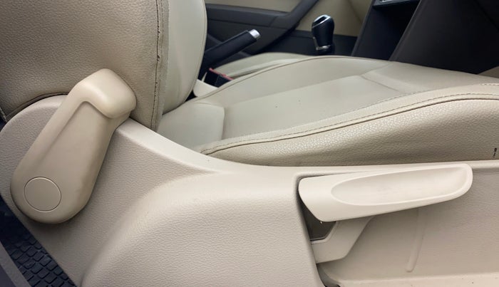 2013 Volkswagen Vento HIGHLINE DIESEL 1.6, Diesel, Manual, 70,042 km, Driver Side Adjustment Panel