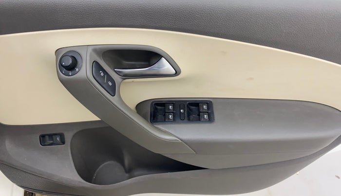 2013 Volkswagen Vento HIGHLINE DIESEL 1.6, Diesel, Manual, 70,042 km, Driver Side Door Panels Control