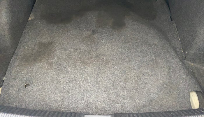 2013 Volkswagen Vento HIGHLINE DIESEL 1.6, Diesel, Manual, 70,042 km, Boot Inside