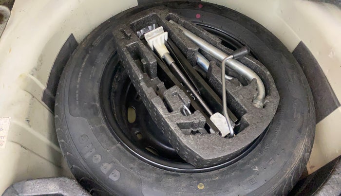 2013 Volkswagen Vento HIGHLINE DIESEL 1.6, Diesel, Manual, 70,042 km, Spare Tyre